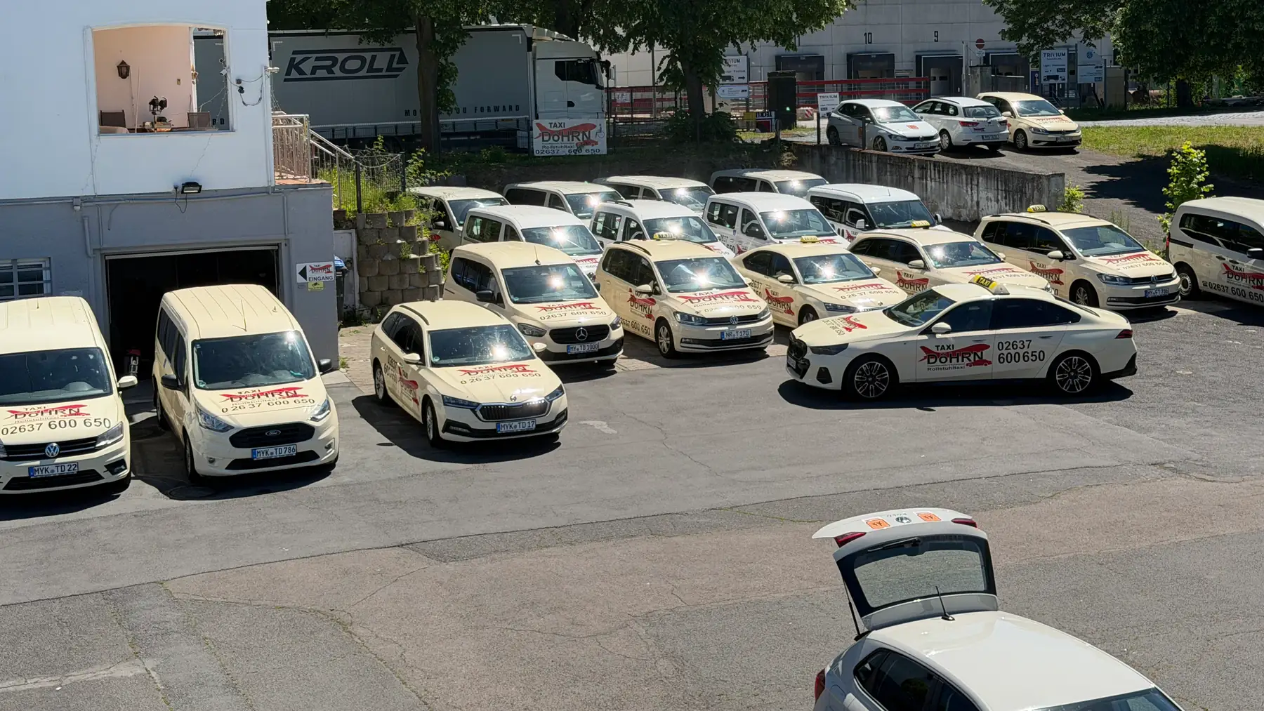 Weitwinkelaufnahme des Betriebsgeländes von Taxi Döhrn